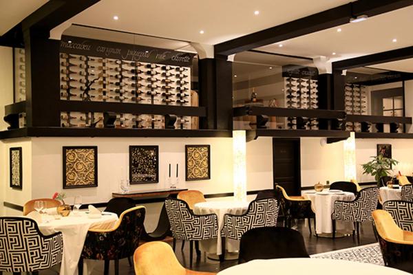 Restaurant ou autre lieu de restauration dans l'établissement Hôtel du Barry Resort & Spa