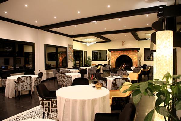 Coin salon dans l'établissement Hôtel du Barry Resort & Spa