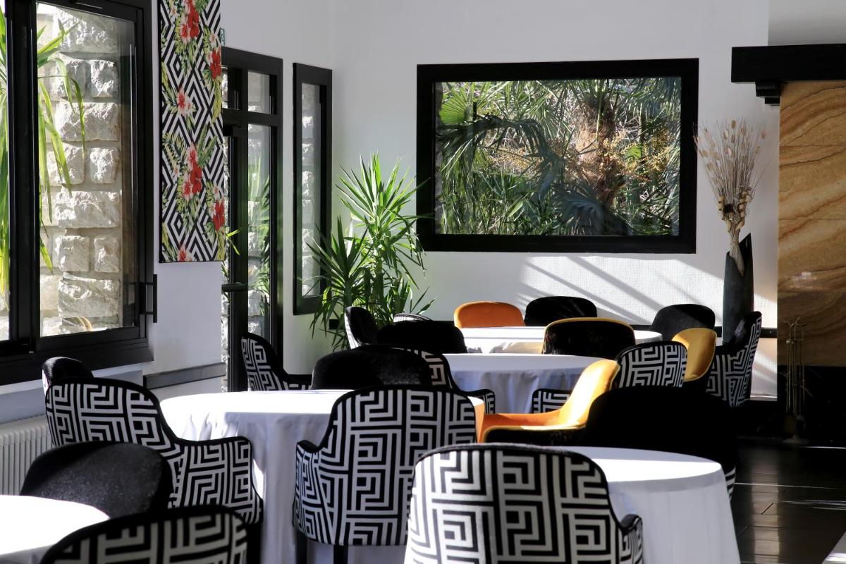 Coin salon dans l'établissement Hôtel du Barry Resort & Spa