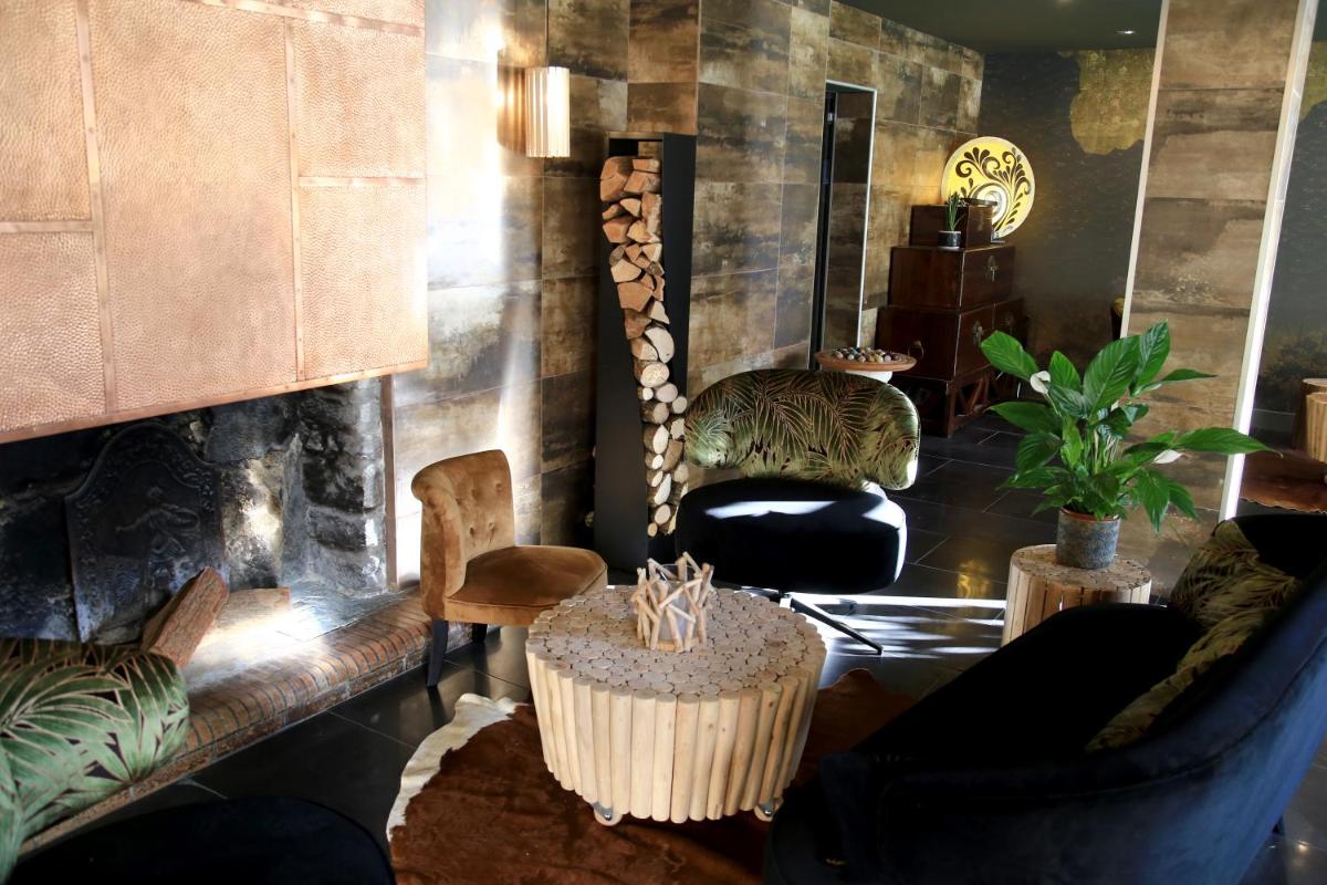 Coin salon dans l'établissement Hôtel du Barry Resort & Spa