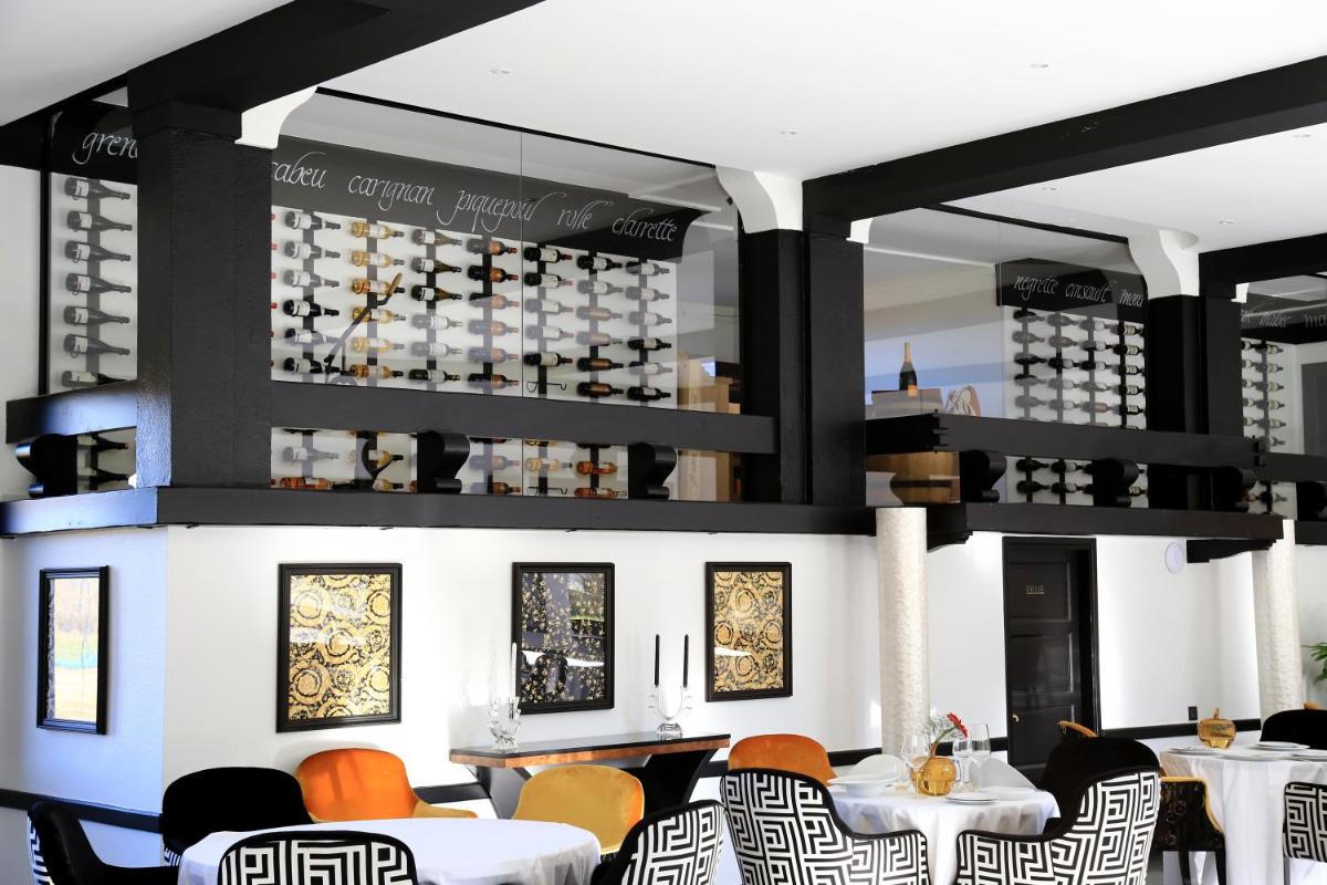 Coin salon dans l'établissement Hôtel du Barry Resort & Spa