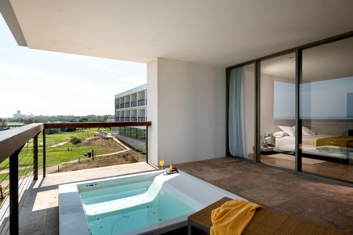Piscina en o cerca de Parador de El Saler