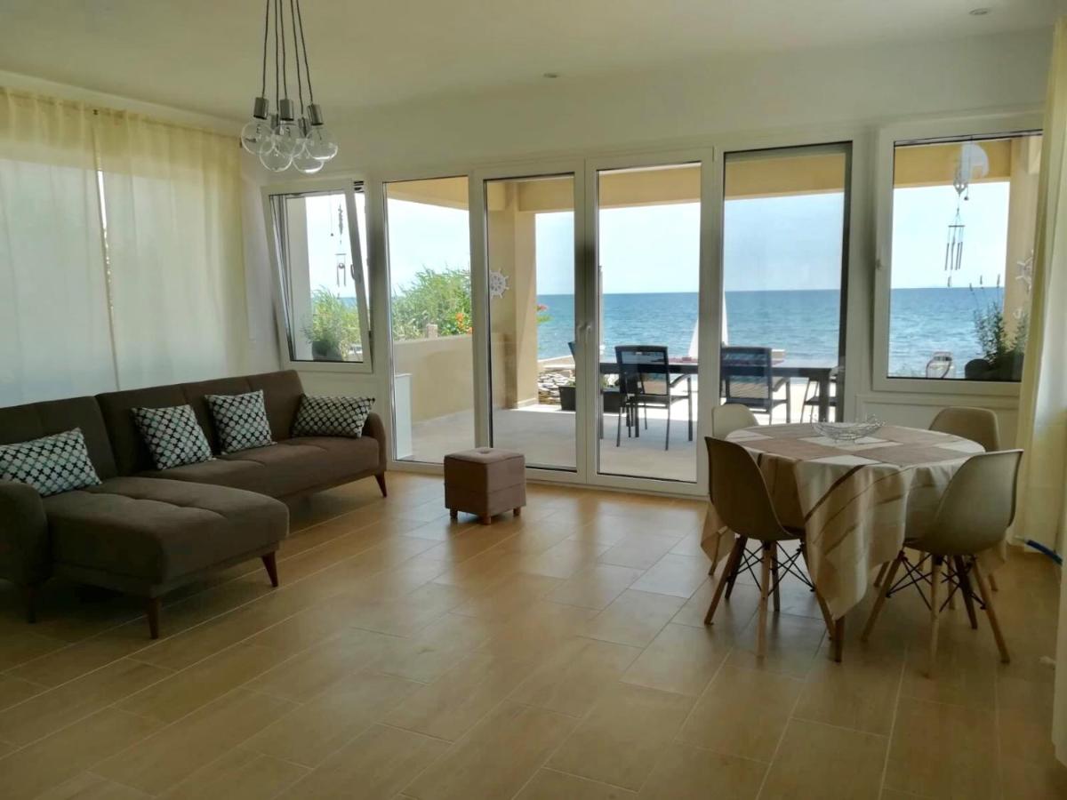 Villa Dimitri - Beach House - Hizvo