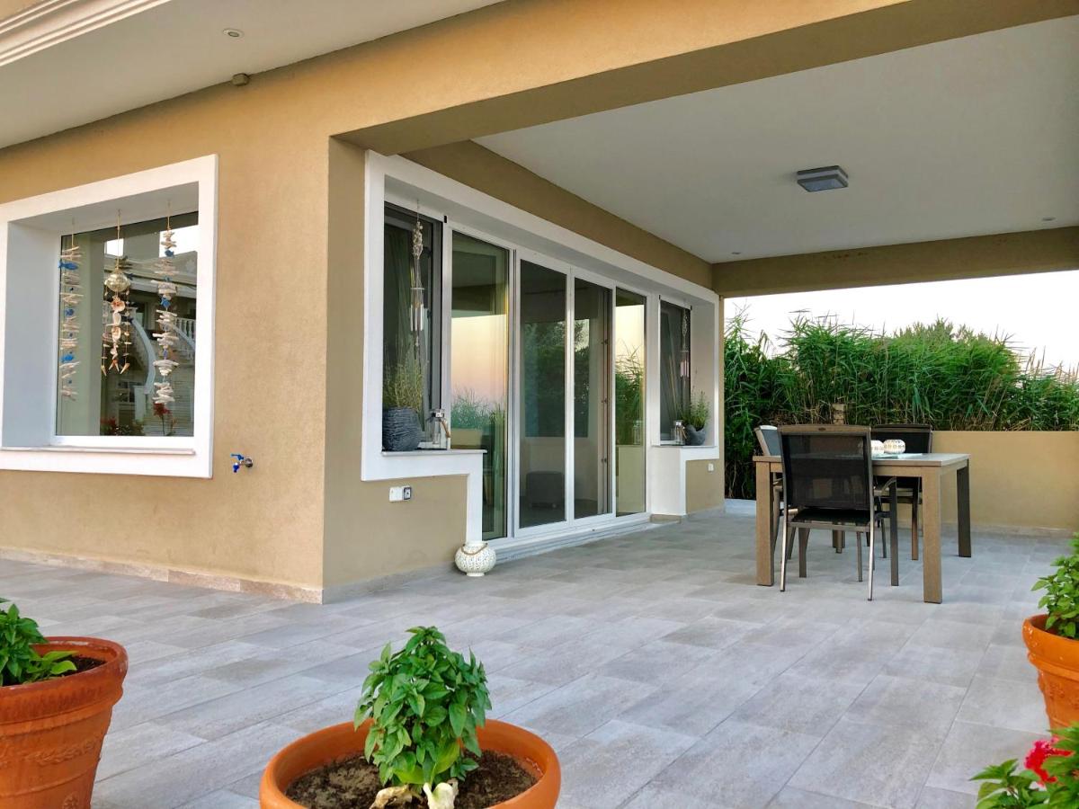 Villa Dimitri - Beach House - Housity
