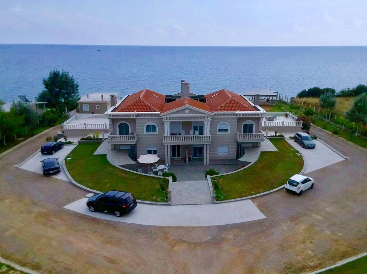 Villa Dimitri - Beach House - Housity