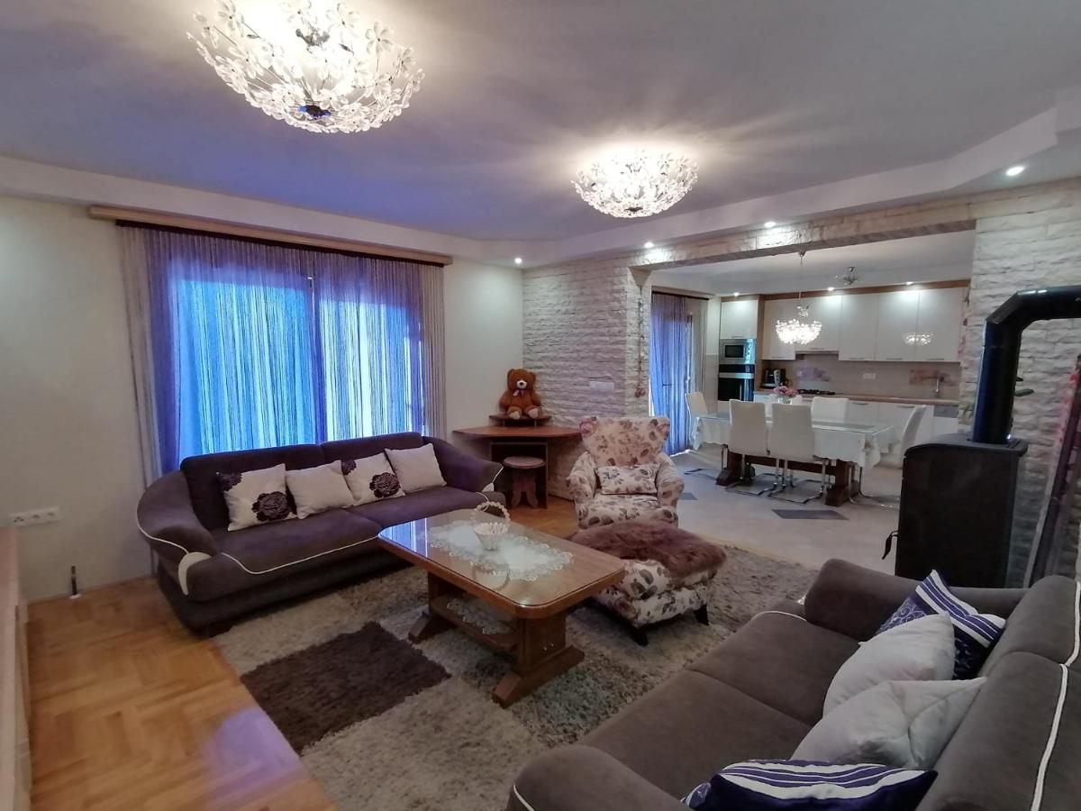Suitetrails - Holiday house Rončević 50 m from sea A1