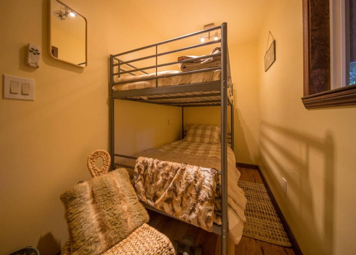 Treehouse Hideaway - Housity