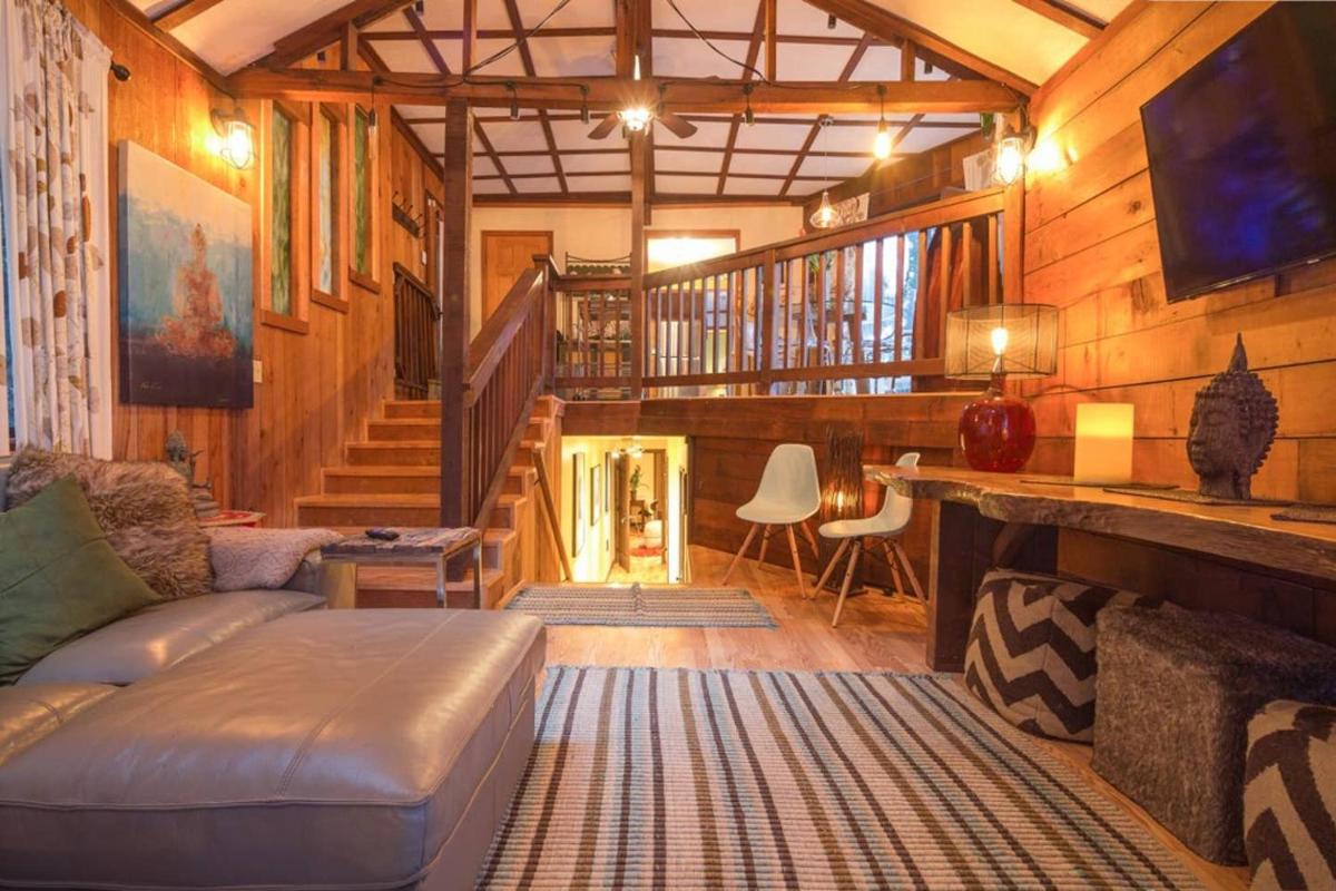 Treehouse Hideaway - Housity