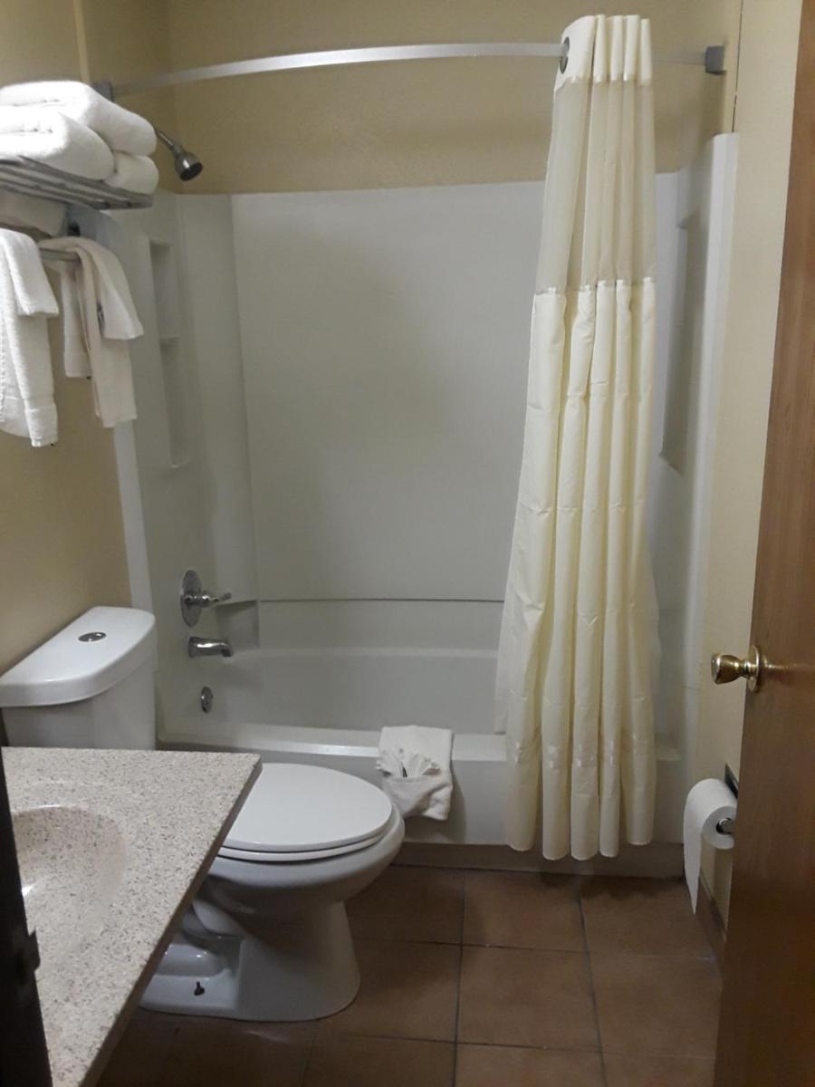 Faribault Hometown Inn & Suites - Housity