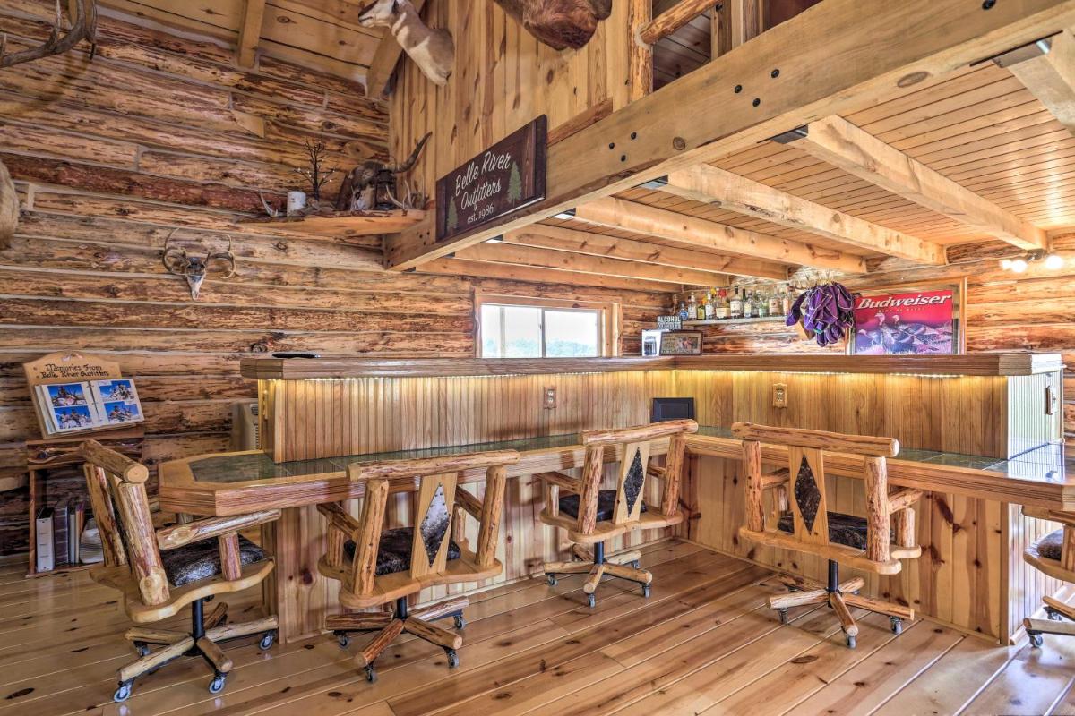 Secluded Belle Fourche Cabin Group Friendly! - Housity