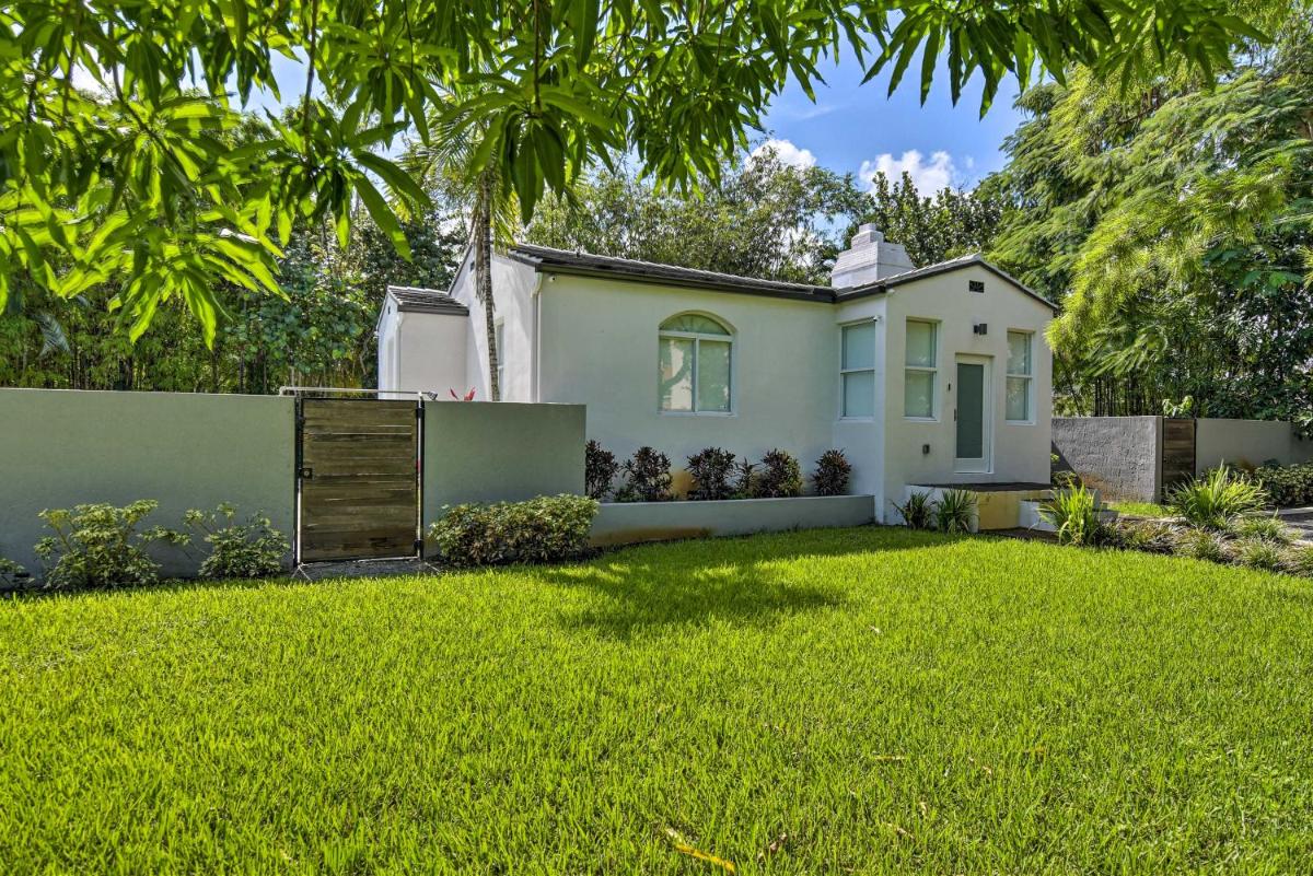 Modern Miami Villa with Pool Oasis about 5 Mi to Beach! - Housity
