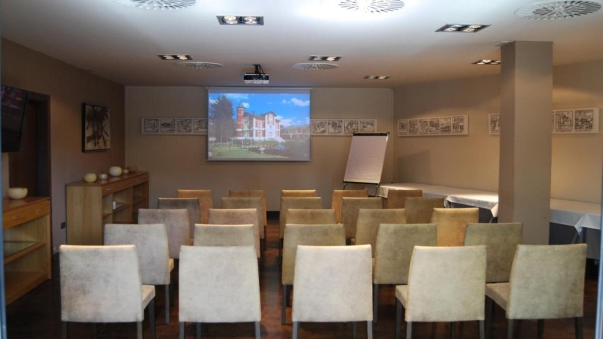 Zona business o sala de conferencias en Hotel Villa Paulita