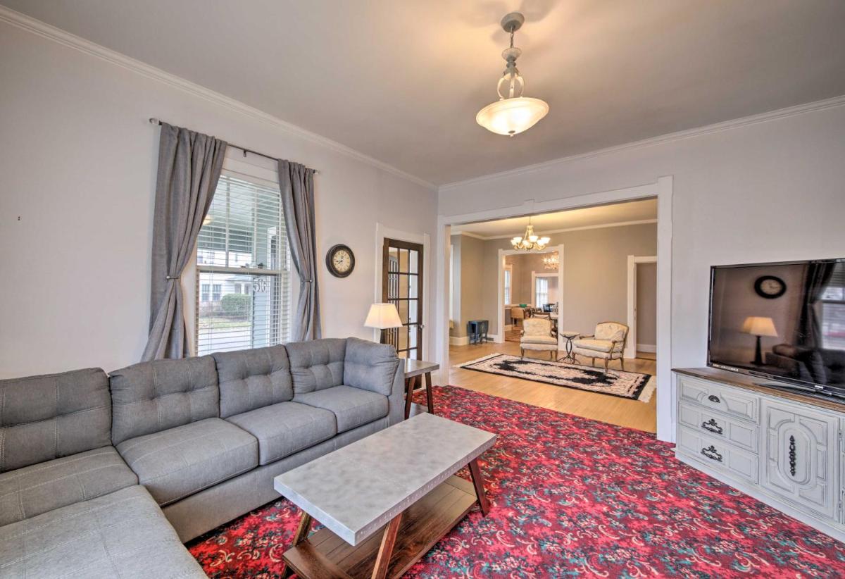 Historic Noblesville Home Walk to Downtown Shops! - Housity