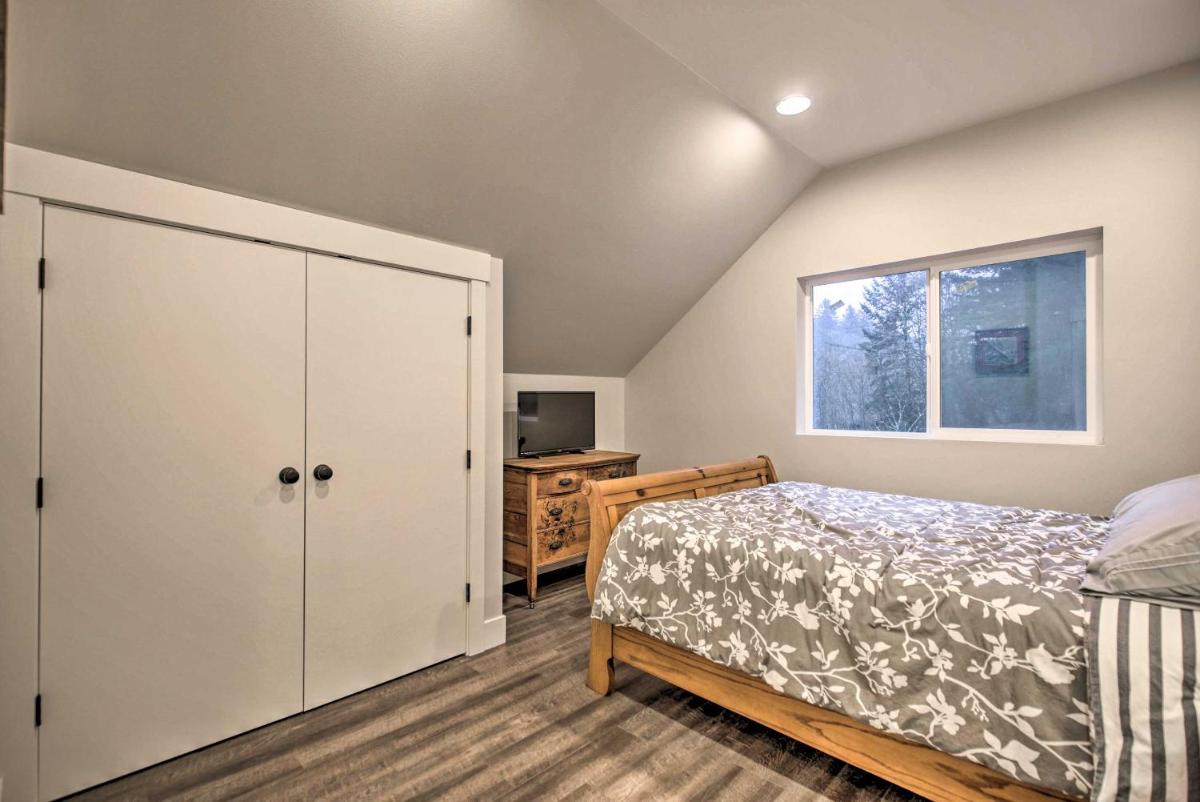 Chic Farmhouse with Creek in Heart of Wine Country! - Housity