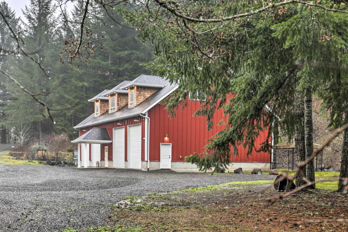 Chic Farmhouse with Creek in Heart of Wine Country! - Housity