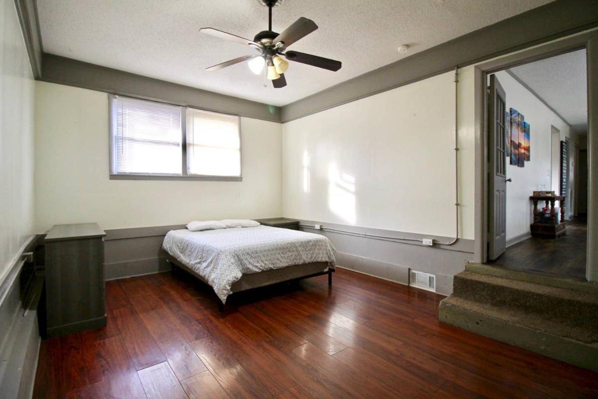 20 Minutes to Broadway and Fenced back Yard - Housity