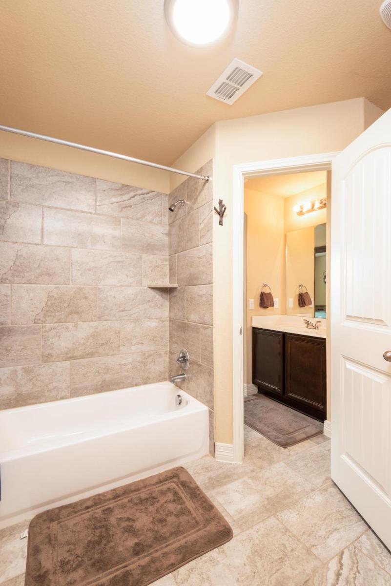 Lackland Landing - A Birdy Vacation Rental - Housity