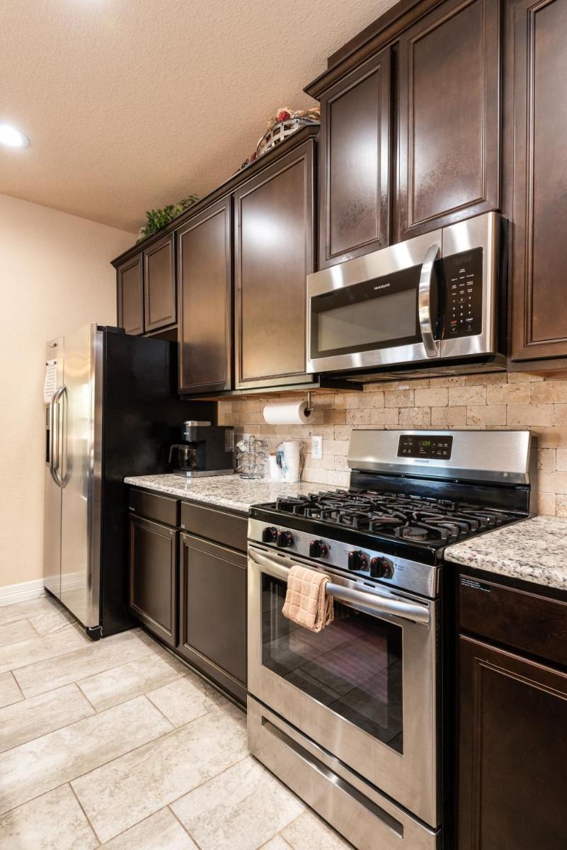 Lackland Landing - A Birdy Vacation Rental - Housity