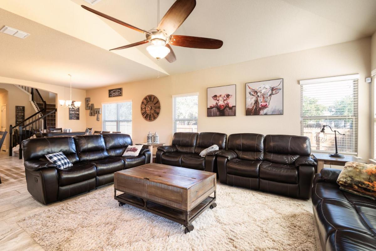 Lackland Landing - A Birdy Vacation Rental - Housity