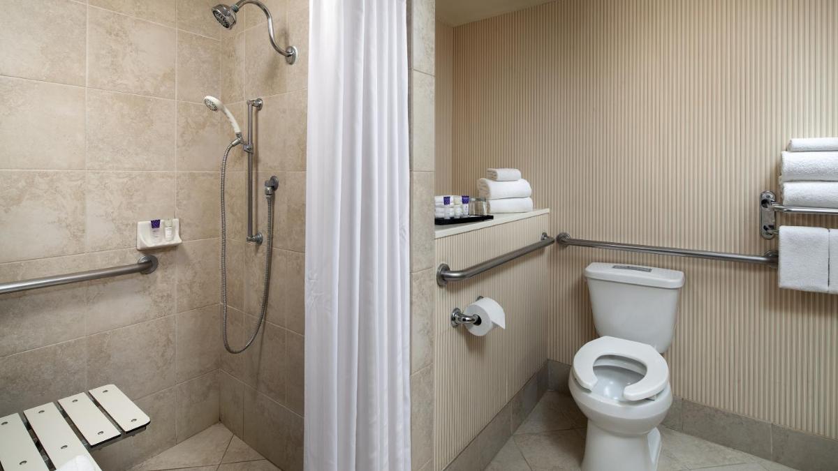 Anaheim Majestic Garden Hotel - Housity