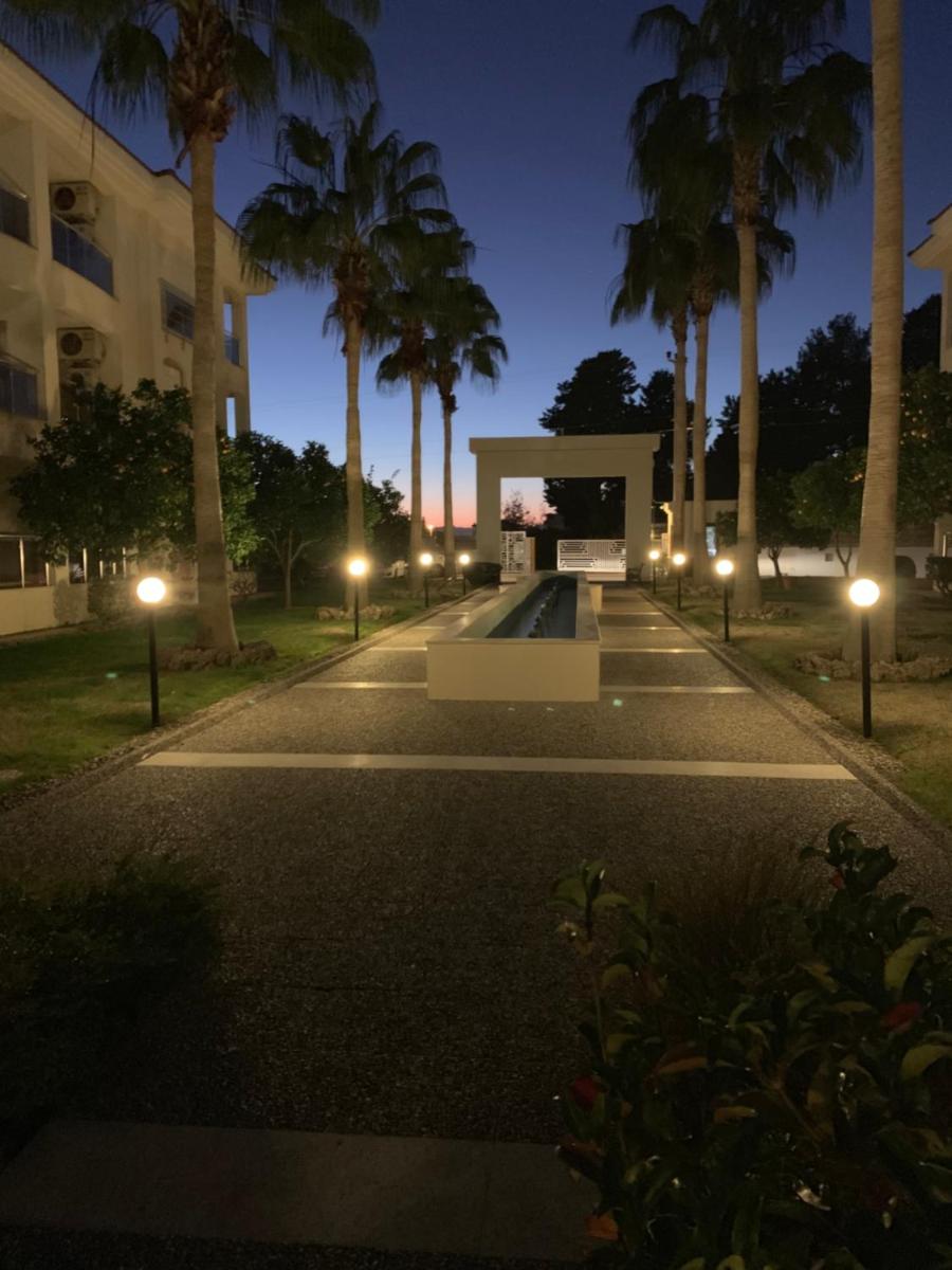 Four Seasons. Ilicia. Side - Housity