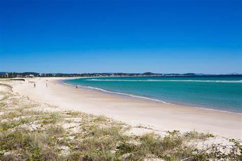Kirra Waves - Housity