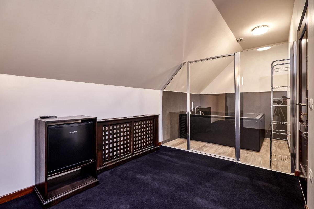 PENSIUNE RESTAURANT CAPRA NEAGRA - Housity