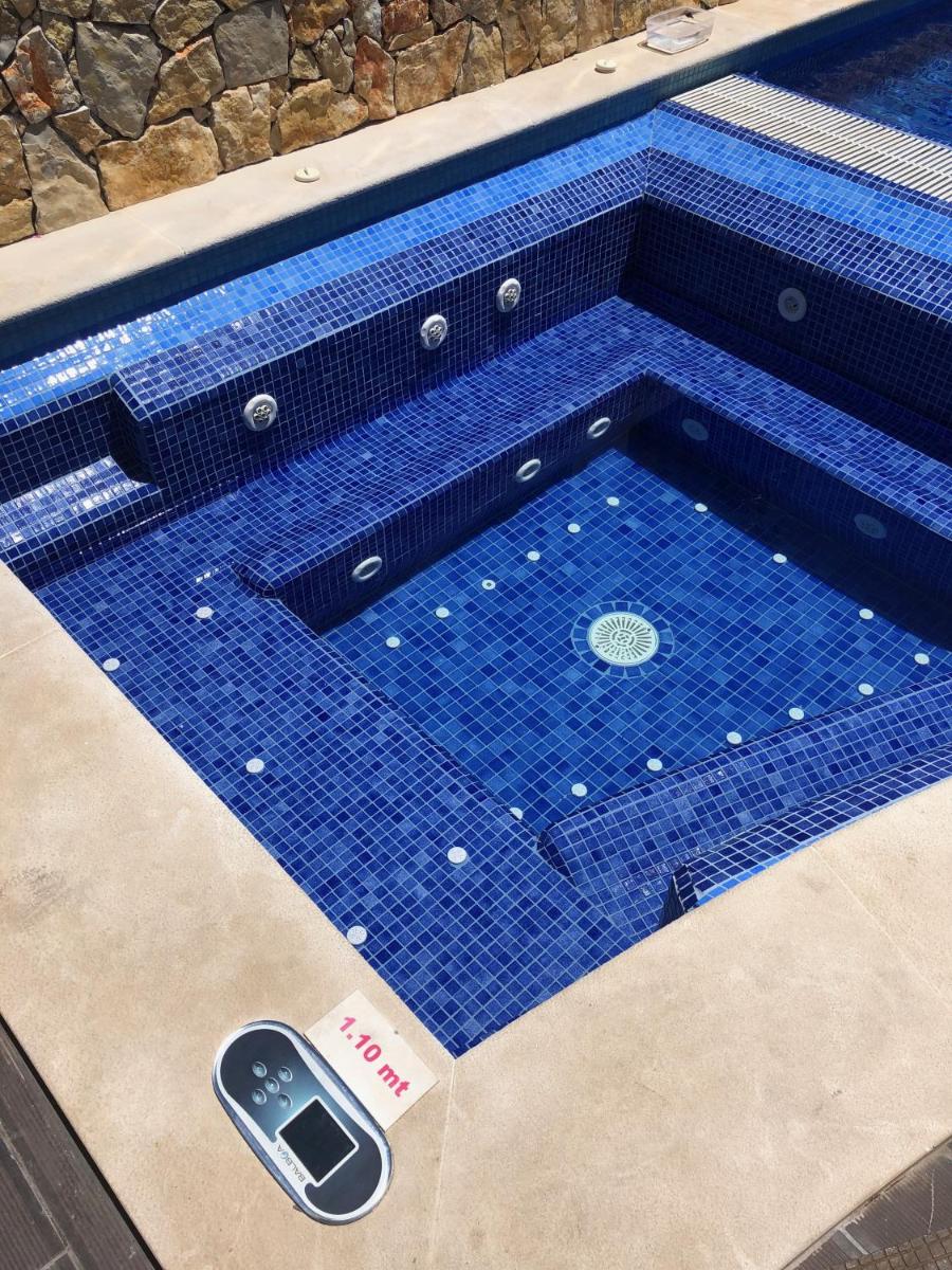 Villa Redonda Jacuzzi Heated Pool - Hizvo