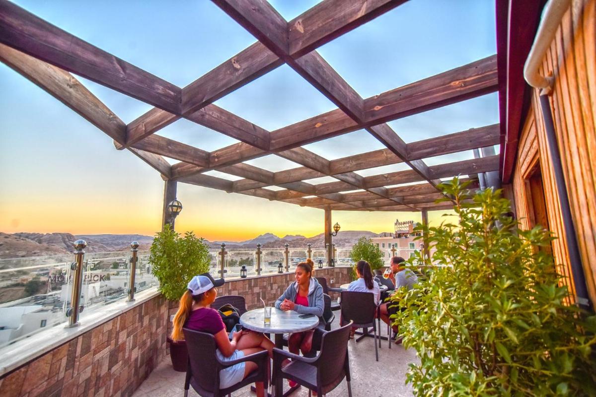 La Maison Hotel - Housity