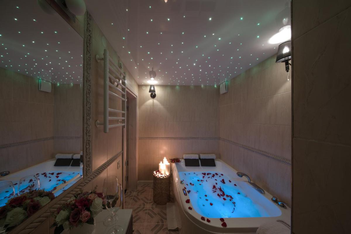 Deluxe Jacuzzi Apartment - Housity