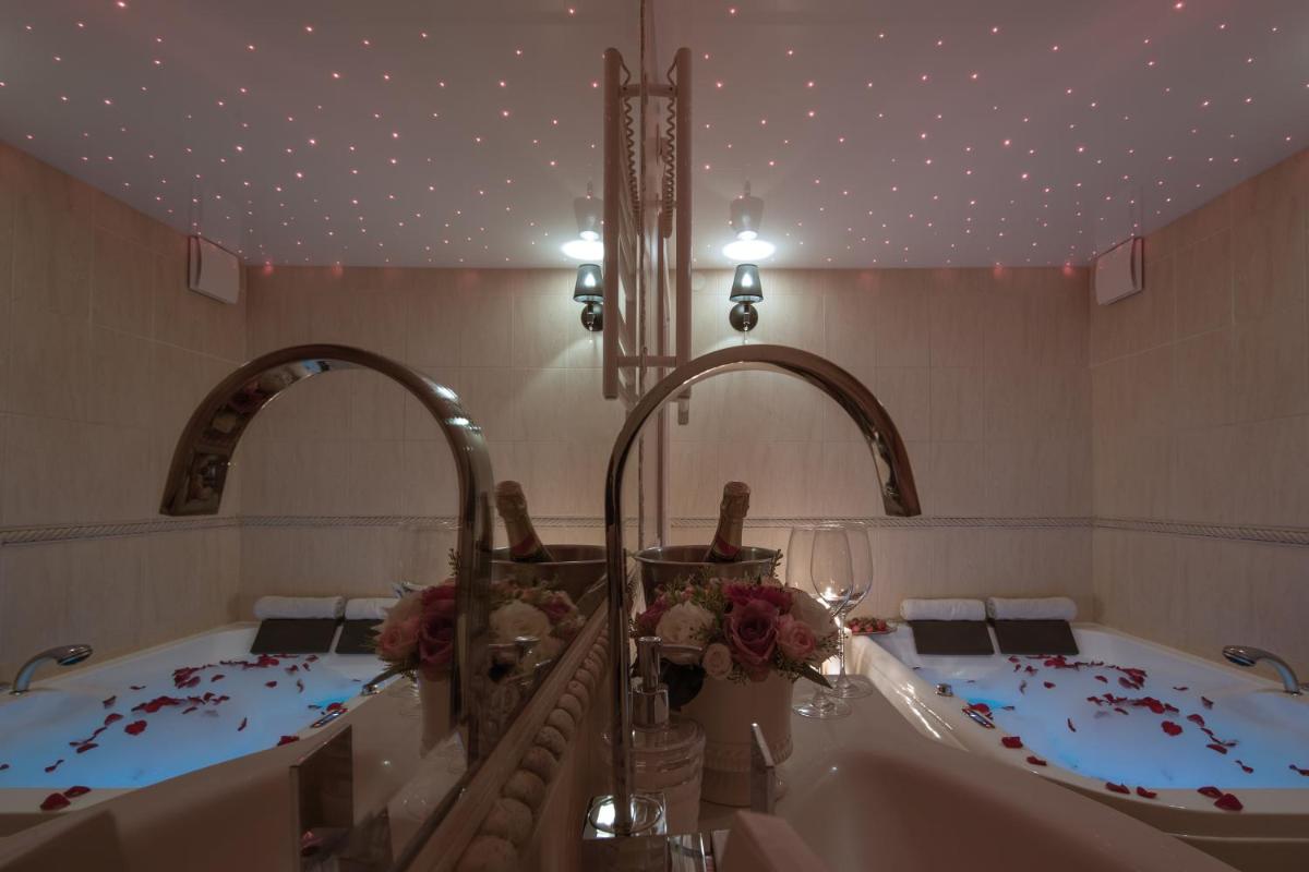 Deluxe Jacuzzi Apartment - Housity