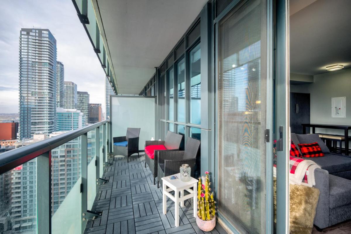 Luxury Adventure CN Tower/MTCC/Scotiabank Arena - Housity