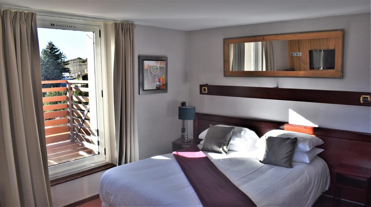 Un ou plusieurs lits dans un hébergement de l'établissement Hotel Corrieu