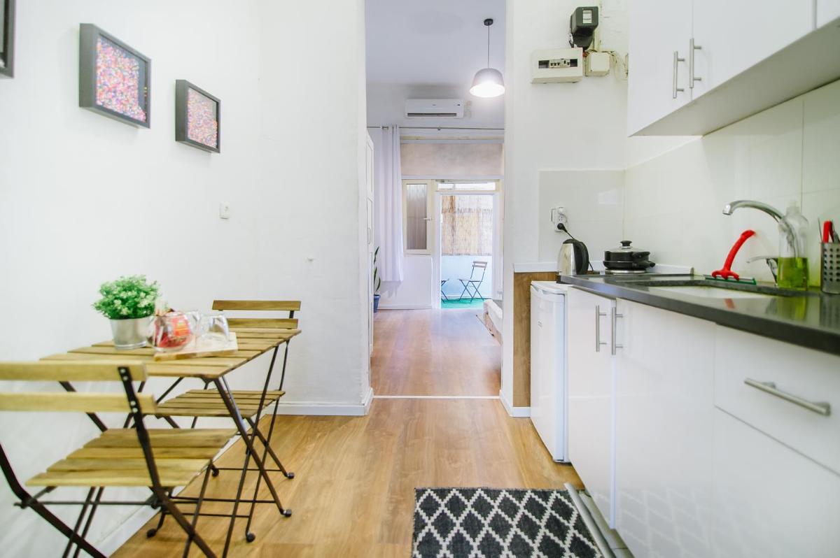 Studios by the beach - Hizvo