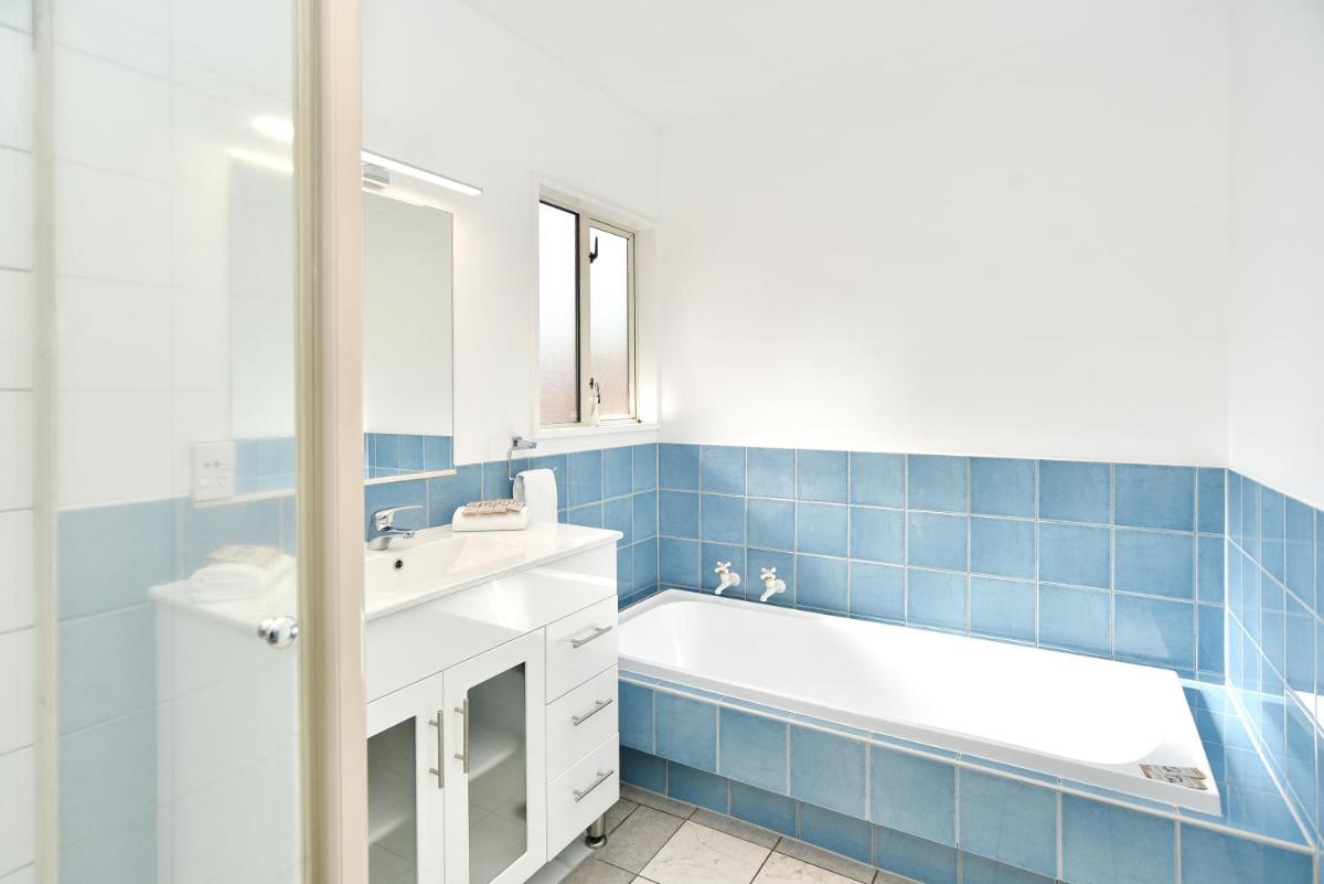 Moa Place - Christchurch Holiday Homes - Housity