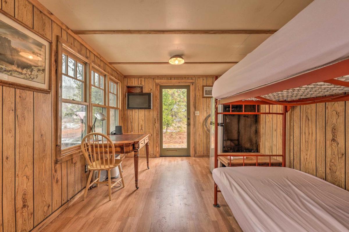 Creekside Cabin 8 Mi to Kings Canyon National Park - Housity