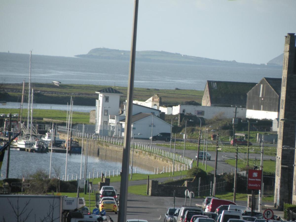 Buggle's Pub and Accommodation - Housity