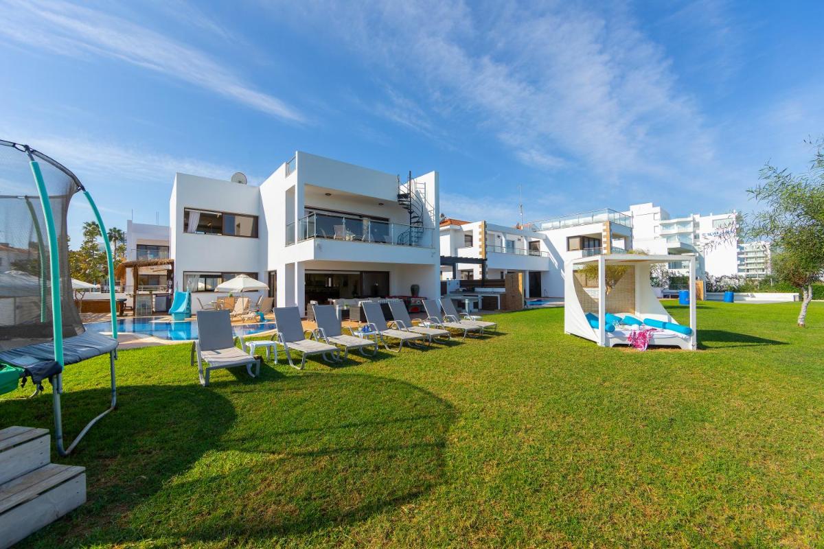 Seafront Protaras Villas - Hizvo