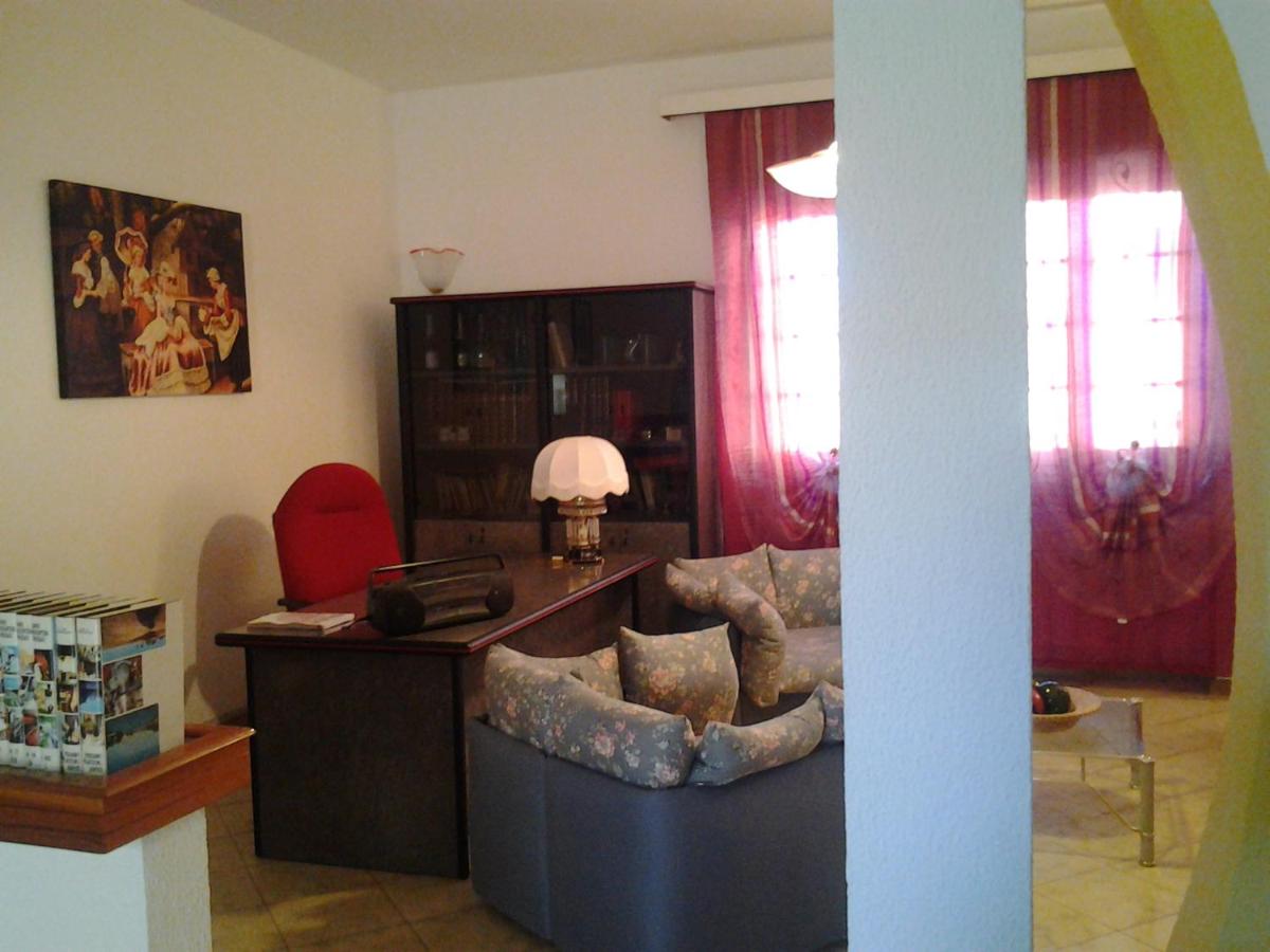 La Baronessa - Housity