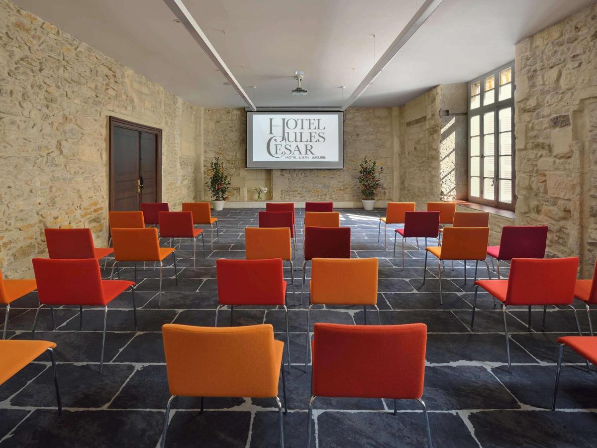 Coin salon dans l'établissement Jules César Hotel & Spa Arles - MGallery Collection