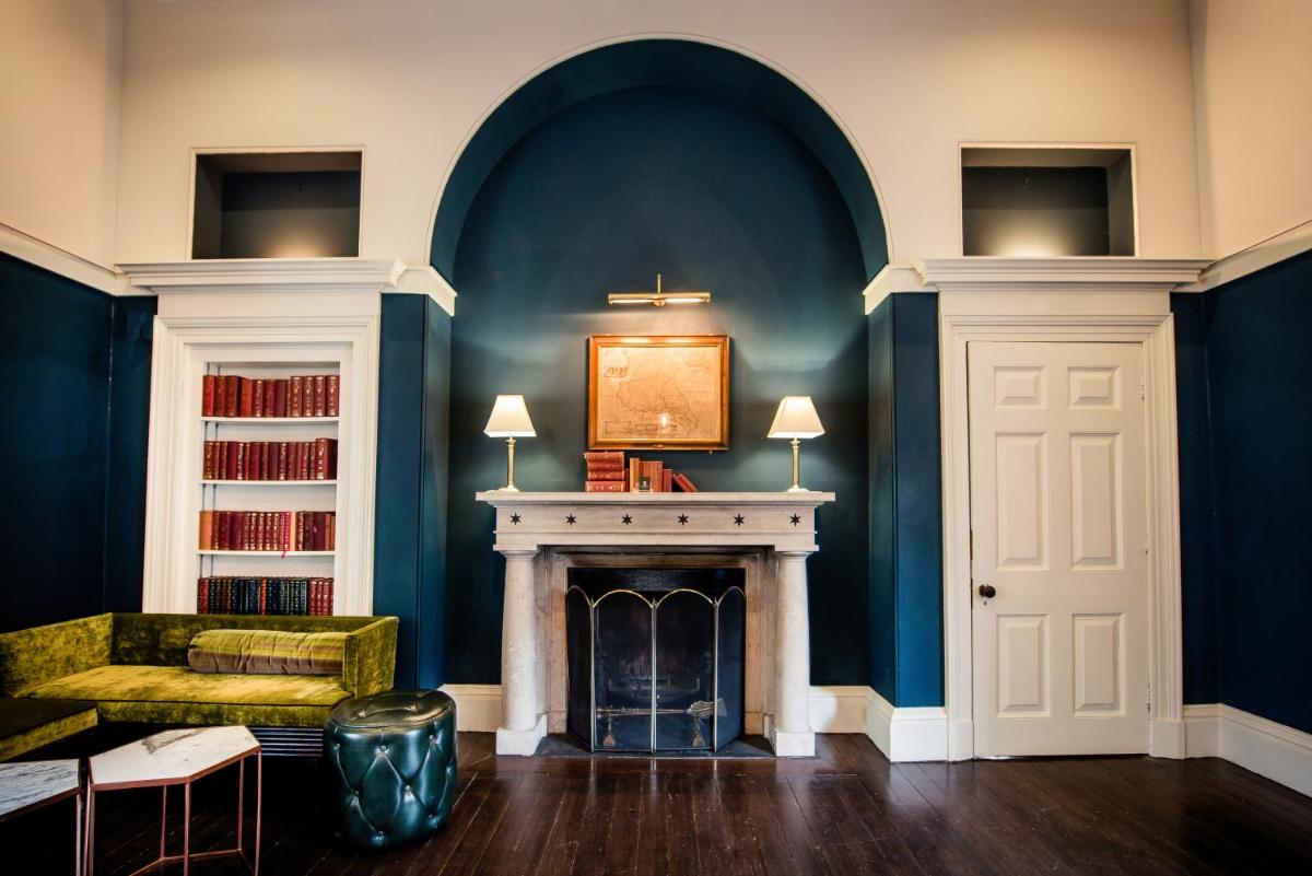 Saltmarshe Hall - Housity
