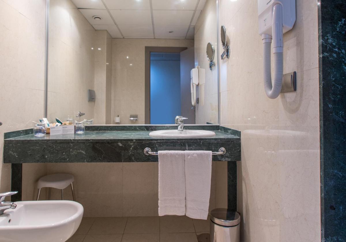 Un baño de Hotel Olympia Valencia