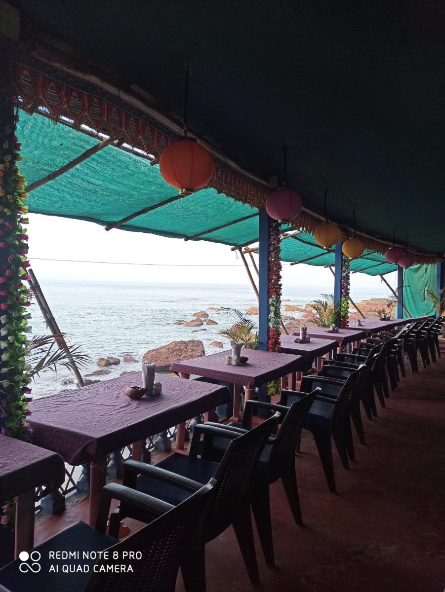 Om Ganesh Naik Guest House - Hizvo