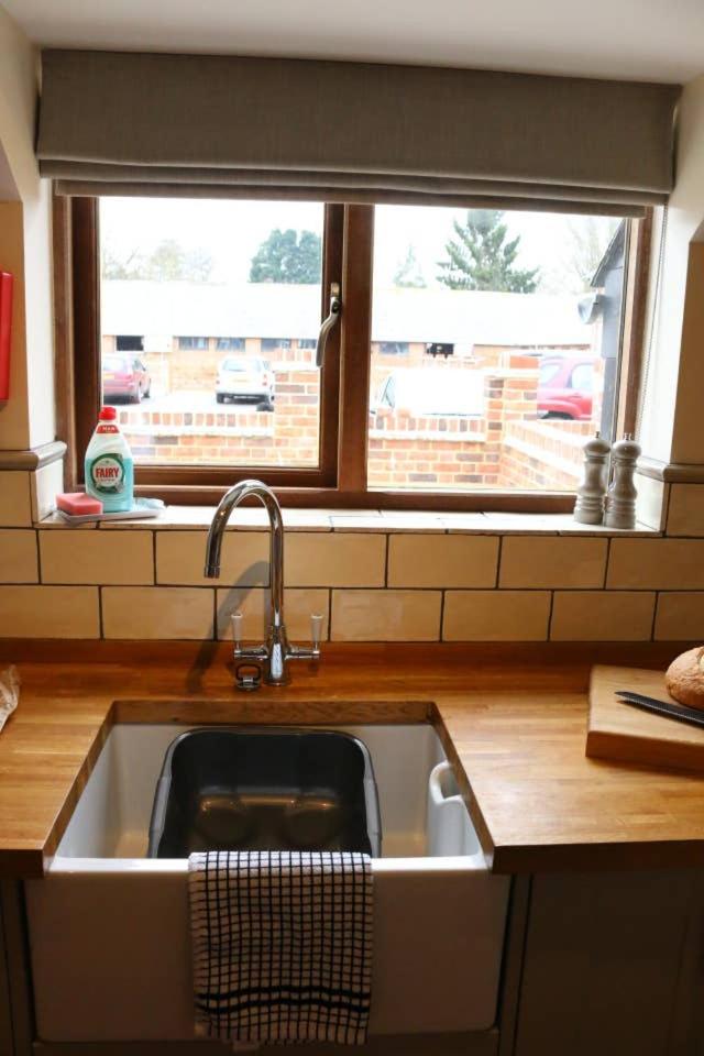 Blashford Manor Farmhouse - The Shetland Cottage - Housity