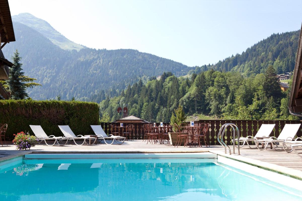 Vue générale sur la montagne ou vue sur la montagne depuis l'hôtel