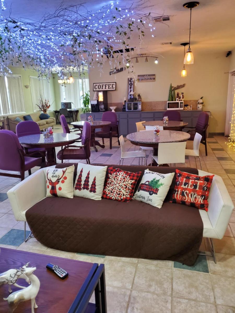 Houston Inn and Suites - Housity