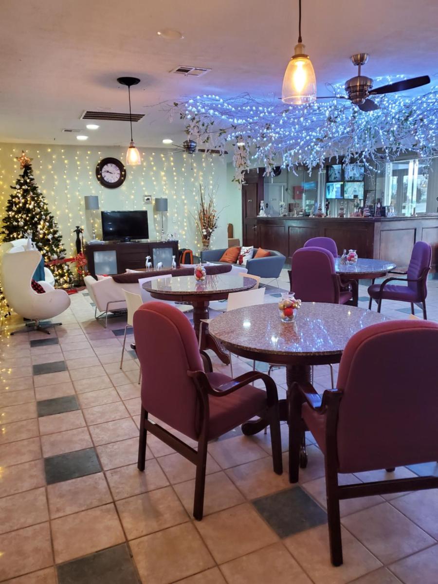 Houston Inn and Suites - Housity