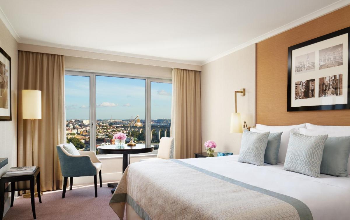 Uma cama ou camas num quarto em Corinthia Lisbon