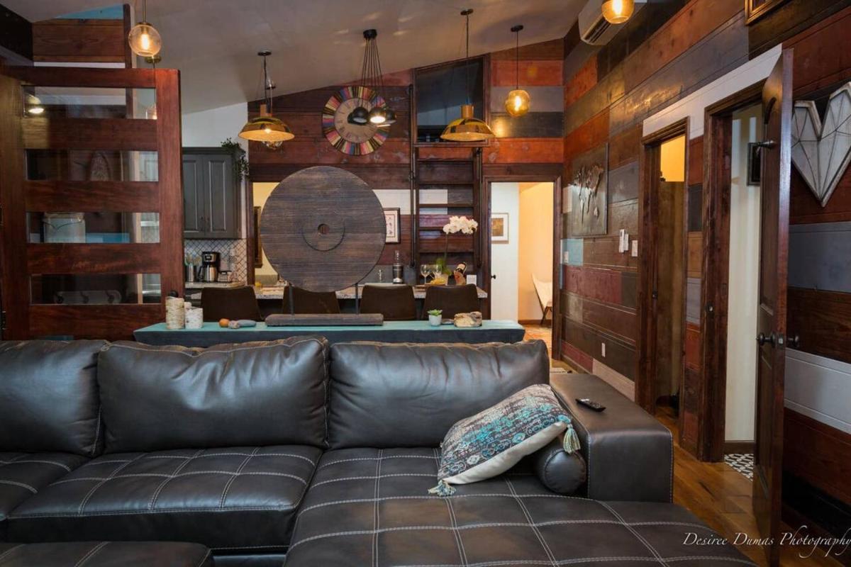 Bohemian Creekside Cottage minutes from Occidental and Sebastopol - Housity