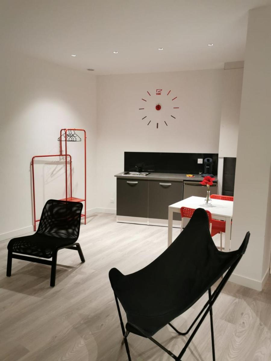 Appartement GRIS - LOVE SUITE - BALNEO-JACCUZI - Housity
